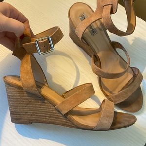 Tan Steve Madden strappy wedges. Size 10